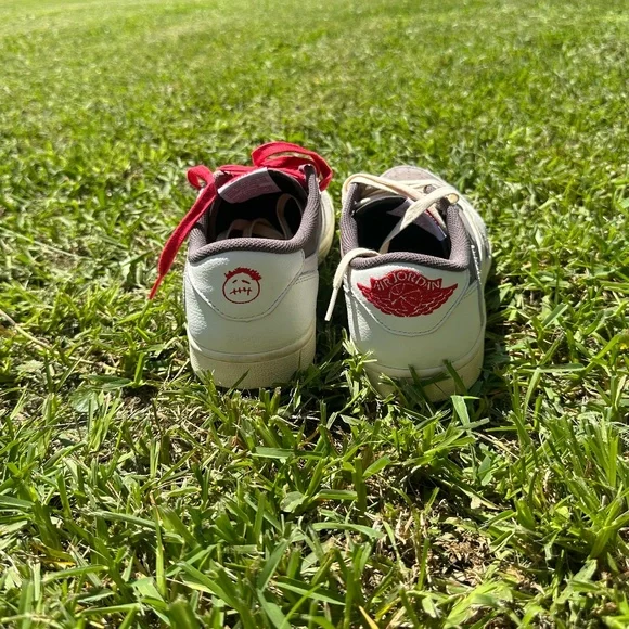 Travis Scott x Air Jordan 1 Low OGs. Mens size 10. - Picture 3 of 4